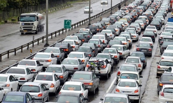 ترافیک در برخی از آزادراه‌های استان البرز نیمه سنگین است