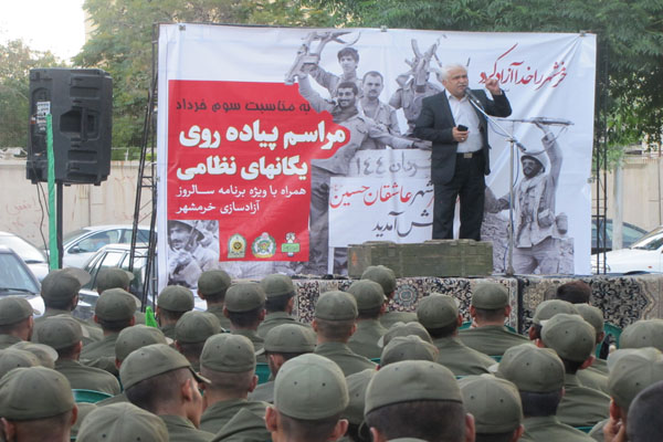 مراسم پیاده روی یگان های نظامی در کرمان+تصویر