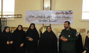 بازدید مدیرکل حفظ آثار و نشر ارز شهای دفاع مقدس از سومین نمایشگاه مد و لباس ایرانی