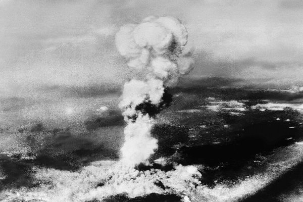 حمله اتمی آمریکا به هیروشیما و ناگازاکی/ استفاده از سلاح اتمی علیه غیرنظامیان برای تضمین پیروزی نظامی