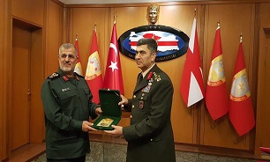 سردار پاکپور با رئیس ستاد کل و فرمانده نیروی زمینی ارتش ترکیه دیدار و گفتگو کرد