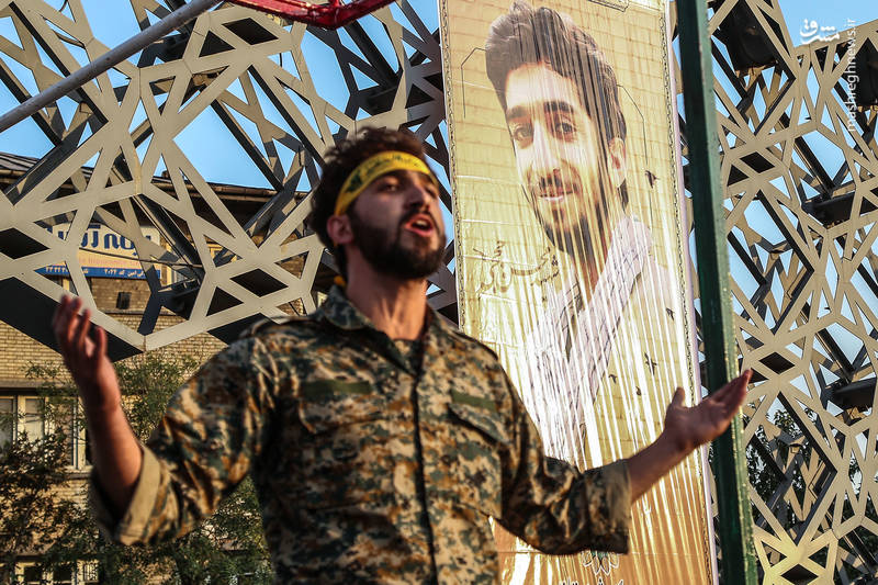 تصاویر/ اجرای نمایش شهیدحججی در میدان امام حسین (ع)