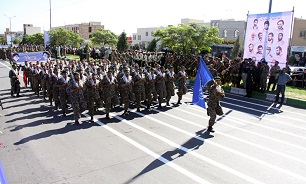 رژه نیرو مسلح در استان سمنان برگزار شد