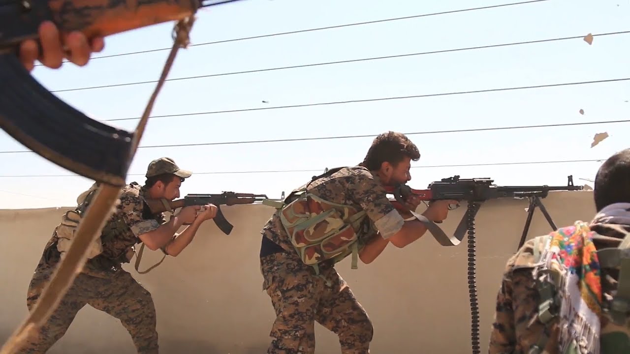 عملیات پاکسازی گذرگاه‌های مرزی با اردن/ تشدید محاصره داعش در شمال شرق حمص/ فرار یکی از فرماندهان داعش از دیرالزور