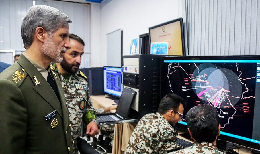 وزیر دفاع از نمایشگاه دستاوردهای قرارگاه پدافند هوایی ارتش بازدید کرد