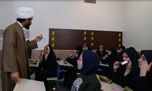 معلم پرورشی اخراجی که اولین گروه جهادی دخترانه را راه انداخت