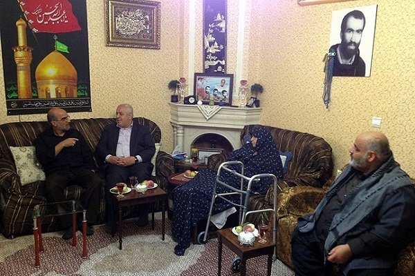 دیدار مدیرکل بنیاد شهید تهران بزرگ با خانواده شهیدان جنگروی و همت‌علی