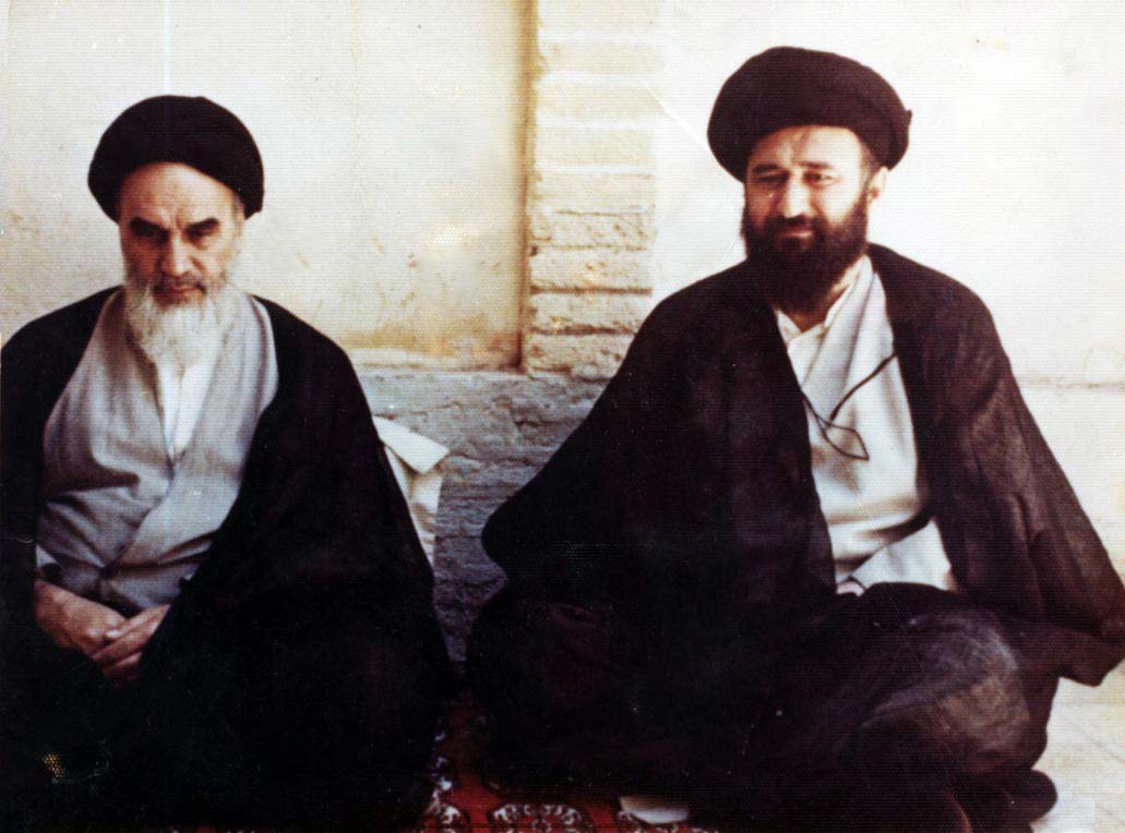 نتیجه تصویری برای عکس امام خمینی ره بهمراه پرچم ایران