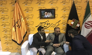 حضور «محمد بیرجندی‌»  در غرفه خبرگزاری دفاع مقدس