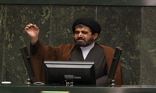 اصفهان گنجایش سیاست زدگی را ندارد/ زاینده رود دغدغه همه مردم اصفهان