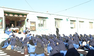 جلسه خاطره‌گویی دفاع مقدس در مدرسه دخترانه «بلهزار» شهر یاسوج برگزار شد
