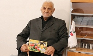 والدین شهید «شعبانی» 200 تخته پتو به زلزله زدگان استان کرمانشاه اهدا کردند
