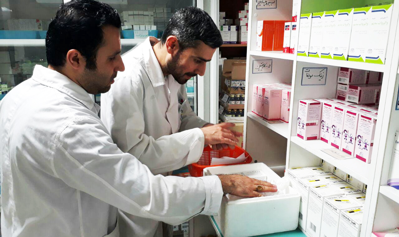 تحویل اولین محموله داروی بیماران خاص به بیمارستان صحرایی ارتش در سرپل ذهاب