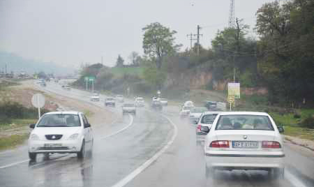 لغزندگی سطح راه‌های شمال، شمال‌غرب و شمال‌شرق کشور به علت برودت هوا/ ترافیک سنگین در آزادراه قزوین - کرج