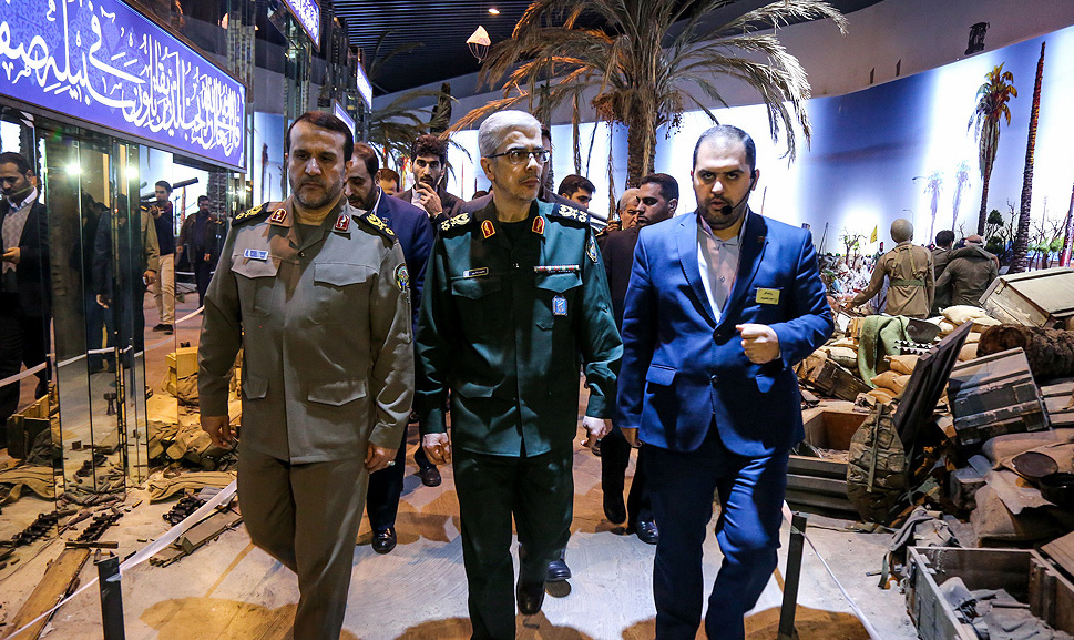 بازدید سرلشکر باقری از موزه انقلاب اسلامی و دفاع مقدس