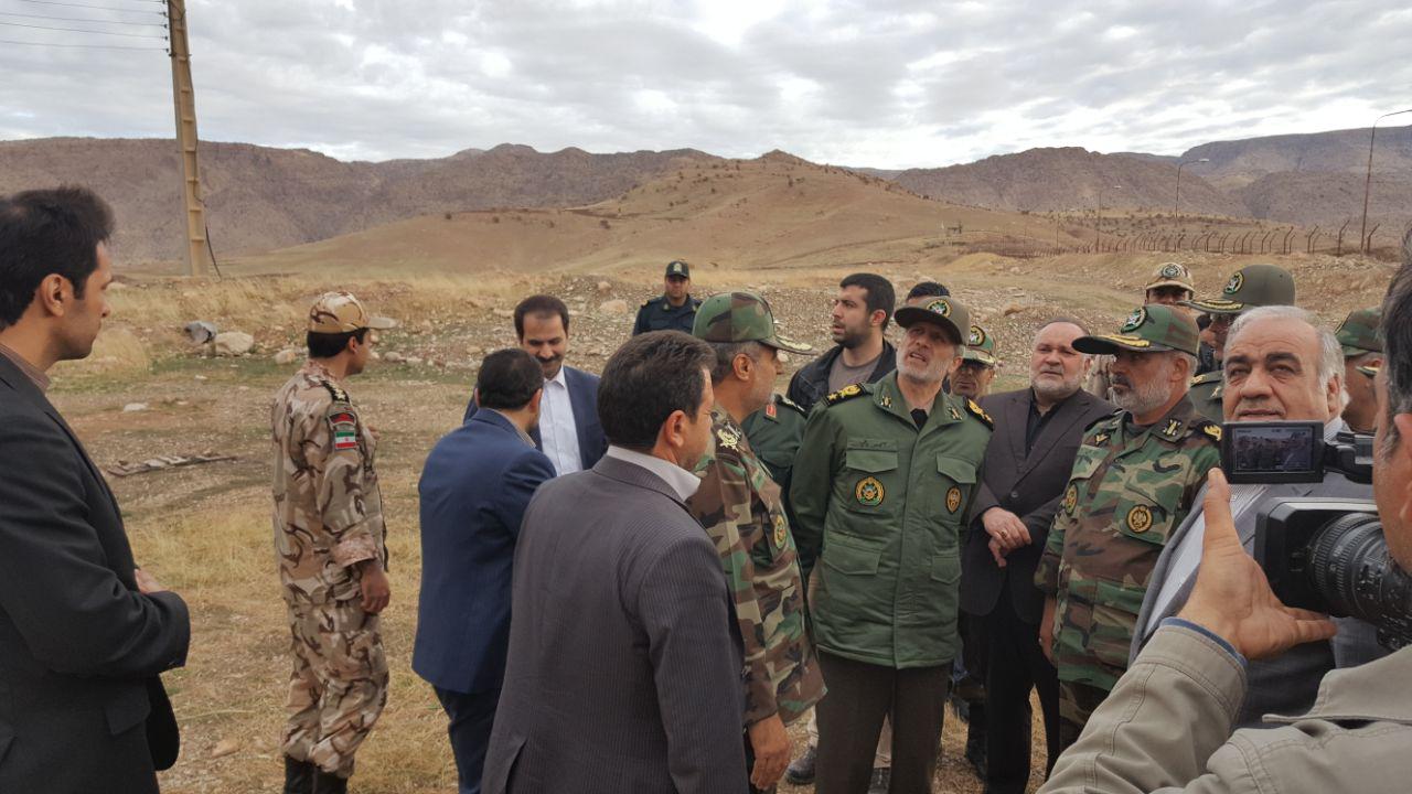 وزیر دفاع از مناطق زلزله‌زده کرمانشاه بازدید کرد