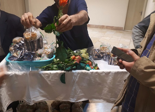 اهدای 100 شاخه گل به جانبازان فاطمیون و زینبیون اهدا شد+ تصاویر