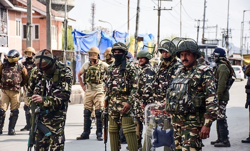 حمله نظامیان هندی به مردم مظلوم کشمیر ۱۹ زخمی بر جای گذاشت
