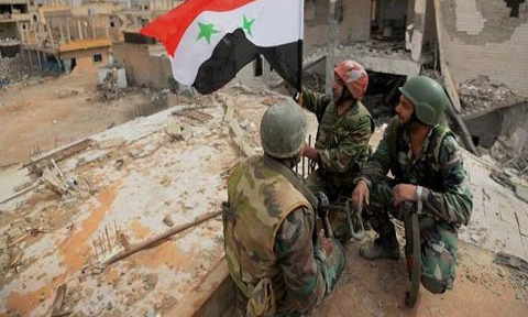 پرچم سوریه در شهر دوما به اهتزاز درآمد