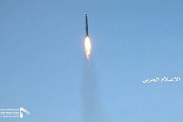 ارتش یمن شهرک صنعتی «جیزان» عربستان را با موشک هدف قرار داد+ عکس