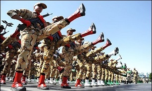 رژه اقتدار نیروهای مسلح به مناسبت روز ارتش در شیراز