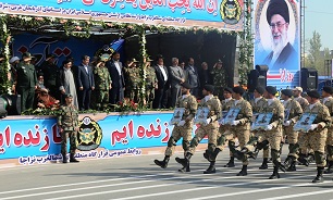 مراسم رژه نیروهای مسلح  آذربایجان غربی به مناسبت روز ارتش