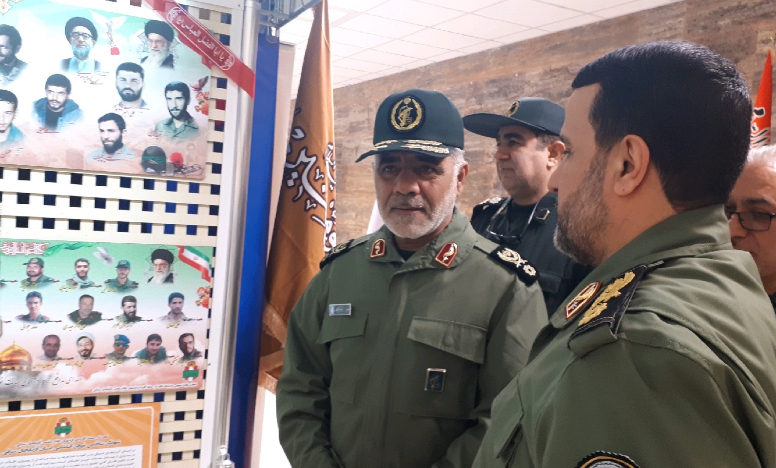 بازدید سردار عبداللهی از نمایشگاه ۴۰ سال ایستادگی و پیشرفت