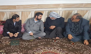 ادای احترام استاندار خوزستان به خانواده شهید امنیت در بهبهان