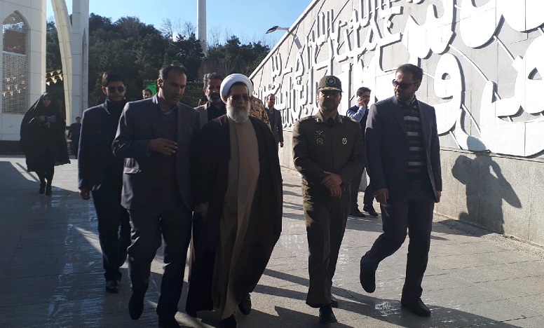 بازدید رییس سازمان عقیدتی سیاسی ارتش از نمایشگاه ملی دستاوردهای انقلاب اسلامی