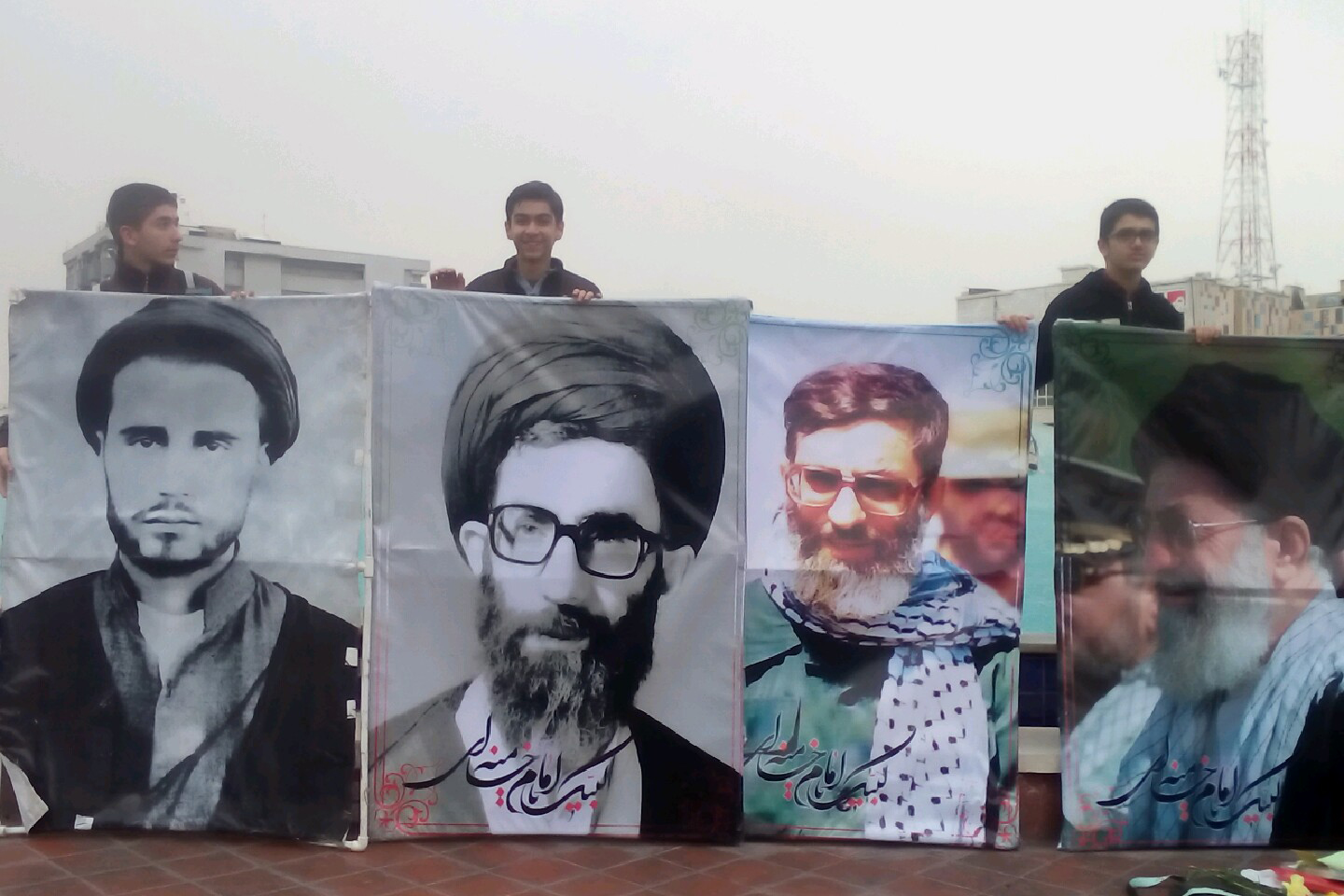 ۱۰ عکس متفاوت از امام (ره) و رهبری در دست نسل سومی‌های انقلاب