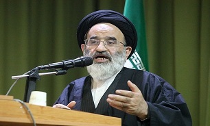 ملت ایران جانانه پشت انقلاب ایستاده است