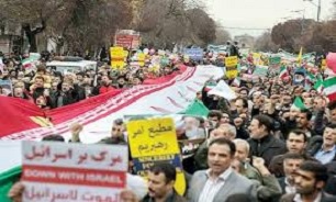 ملت مقتدرانه انقلاب اسلامی را به پیش می‌برد