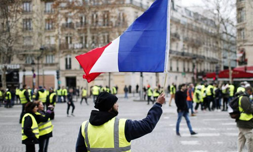 صف‎آرایی دولت پاریس علیه جلیقه‌زرد‌ها
