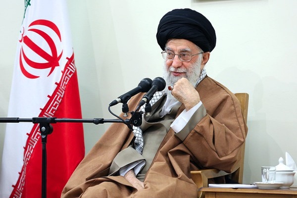 امام خامنه‌ای: حضور در فضای مجازی باید «حضور جریان‌ساز» باشد