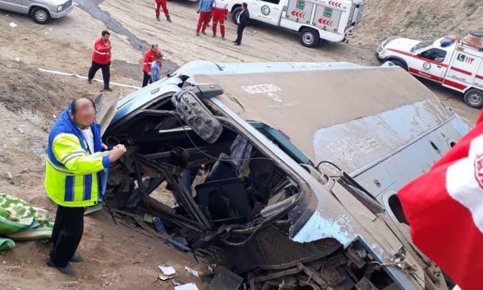 ۸ کشته و ۳۶ مصدوم به دلیل واژگونی اتوبوس در بزرگراه قم-تهران