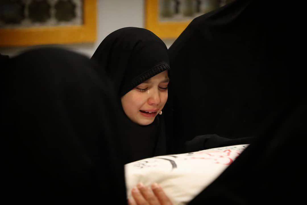 وداع 2 دختر شهید مدافع حرم با پیکر پدر+ تصویر