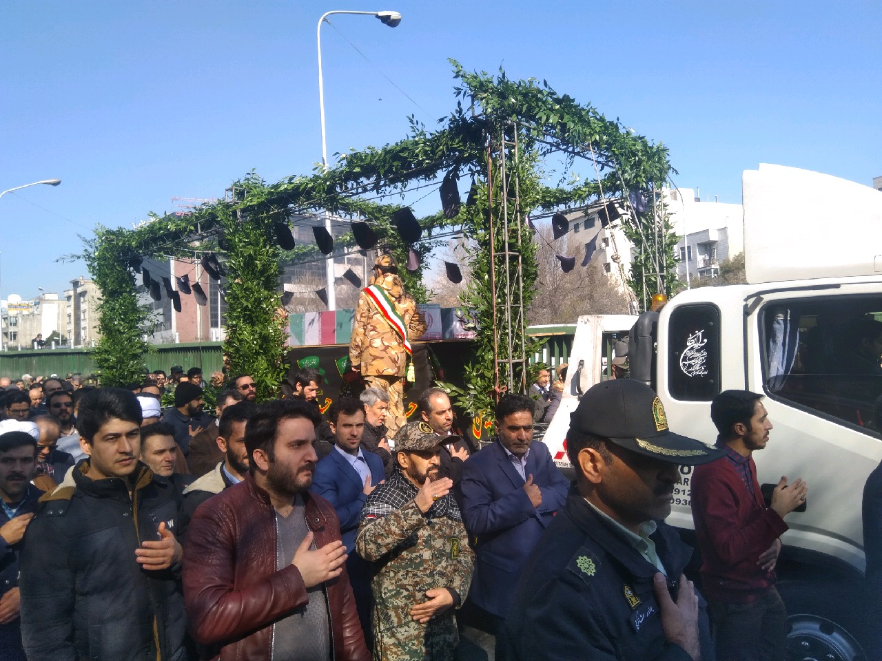 تشییع و خاکسپاری پیکر‌های ۲ شهید گمنام در سازمان تامین اجتماعی نیرو‌های مسلح+ تصاویر