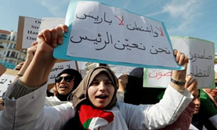 الجزایری‌ها خطاب به ماکرون: دخالت نکن!