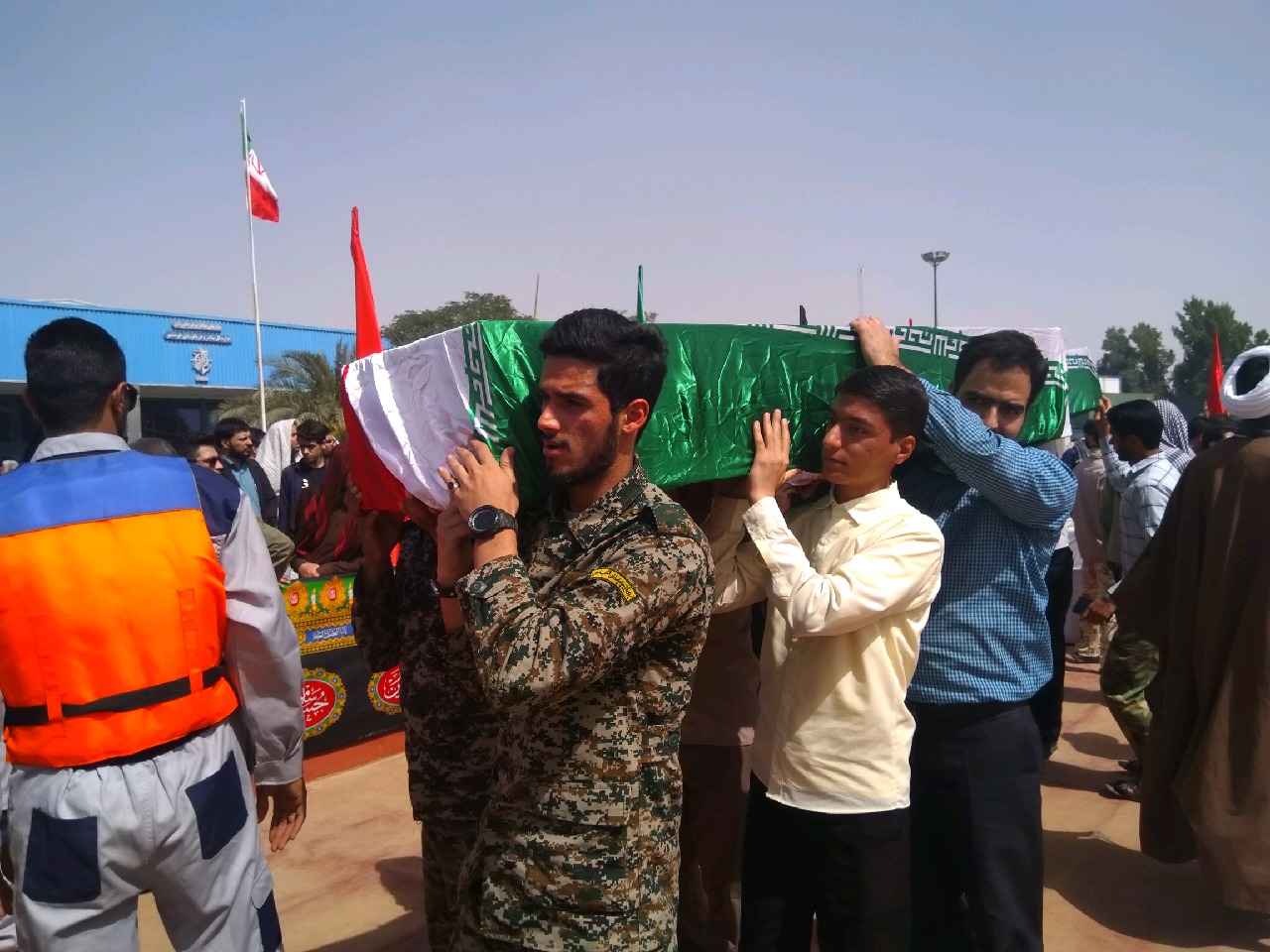 مراسم استقبال از ۱۱۵ شهید تازه تفحص شده در خرمشهر برگزار شد