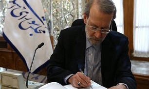 علی لاریجانی قانون بودجه سال ۹۸ را به روحانی ابلاغ کرد
