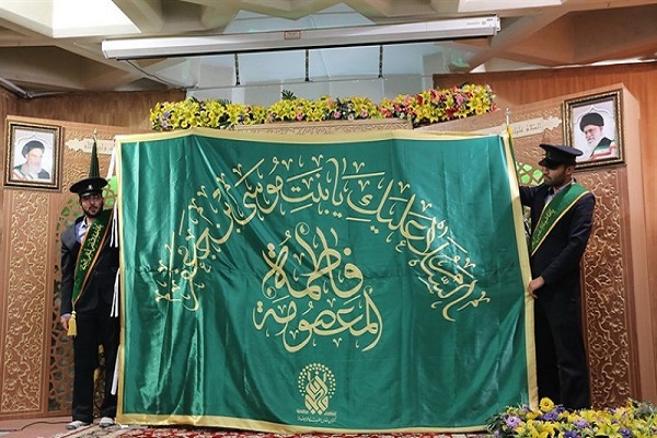 اهتزاز پرچم جدید حرم حضرت معصومه (س) به روایت تصویر