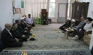 مسئولان سپاه قم با خانواده‌های دو روحانی شهید «عقیدتی سیاسی» دیدار کردند