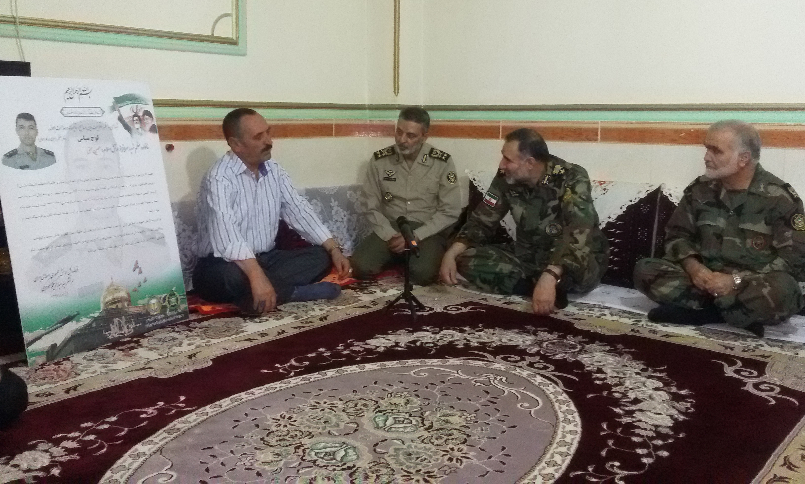 دیدار فرمانده کل ارتش با خانواده شهدای مدافع حرم