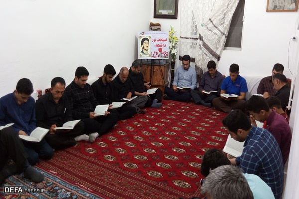 محفل انس با قرآن کریم در منزل شهید «ابوالقاسم کلاگر» برگزار شد