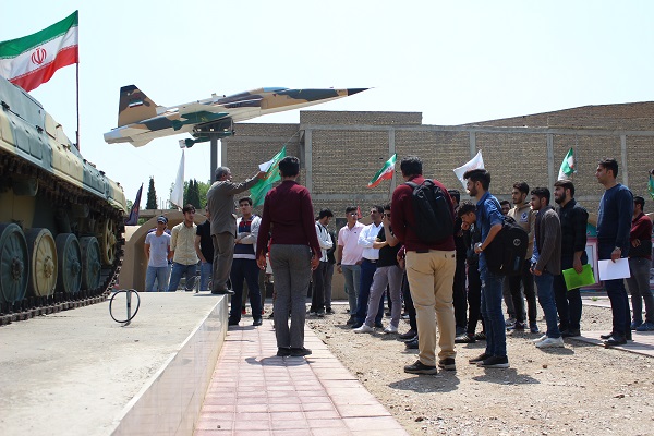 تصاویر بازدید جمعی از کارکنان و اعضای مراکز فرهنگی از مرکز فرهنگی دفاع مقدس