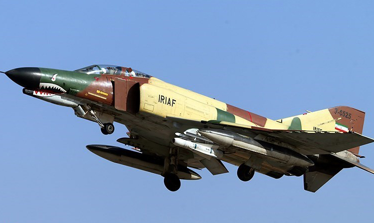 اورهال یک فروند جنگنده F-۴ در پایگاه هوایی تهران