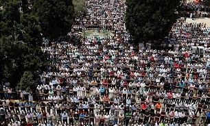حضور ۲۰۰ هزار نمازگزار فلسطینی با وجود تدابیر شدید امنیتی در دومین نماز جمعه ماه مبارک رمضان