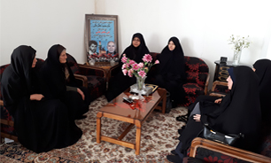دیدار کمیته بانوان کنگره شهدای قزوین با خانواده شهید «تقی طاهرخانی»