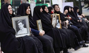 مادران شهدای دفاع مقدس و مدافع حرم برای اسلام ودفاع از ارزش‌ها فاطمی وار ایستادند