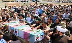 خاکسپاری پیکر شهید حسن قوچ اسماعیلی پور در گلزار شهدای زاهدان